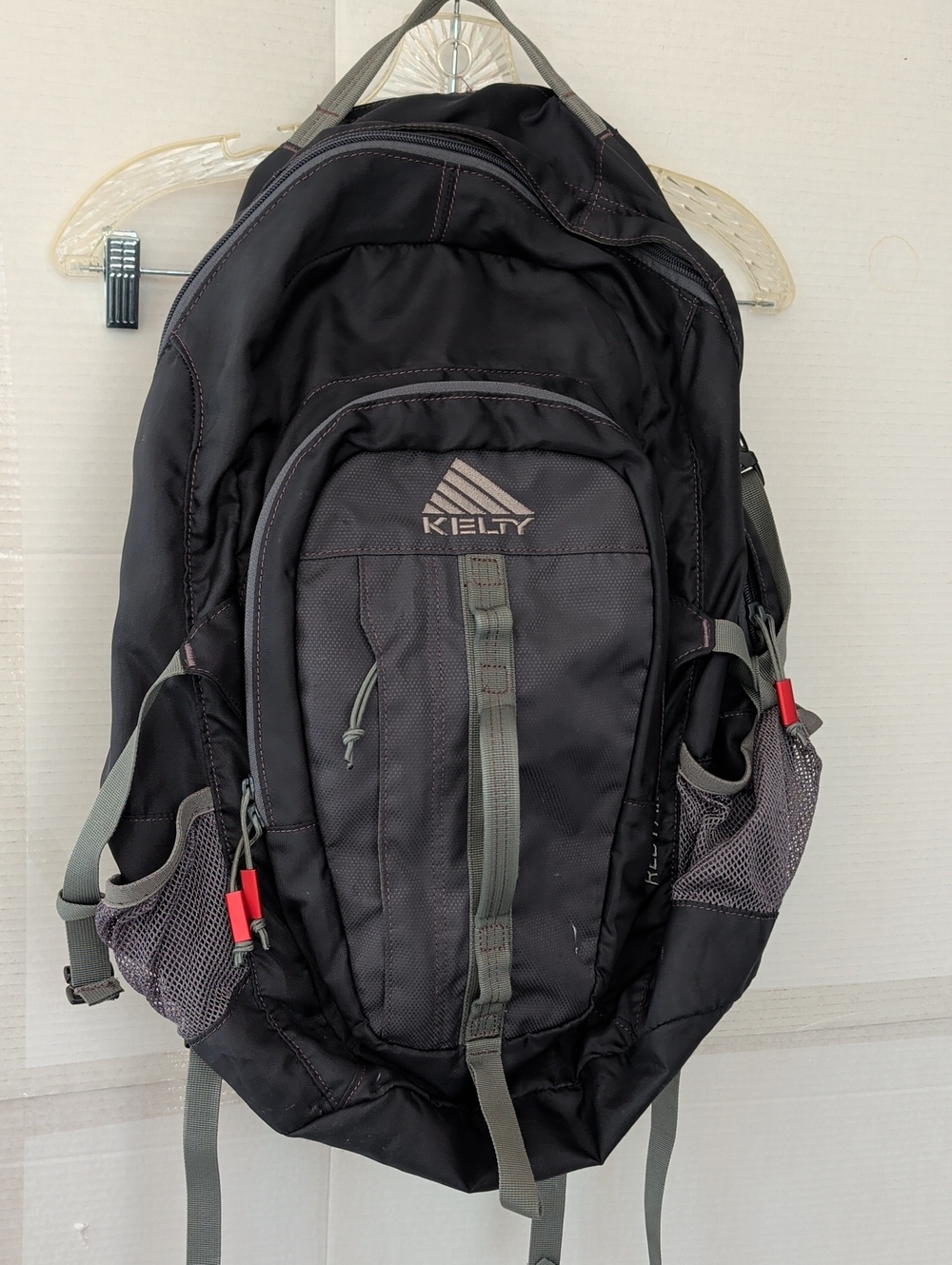 Kelty Red Tail Charcoal Daily Travel Backpack 30L Lots Of Pockets Sturdy Roomy